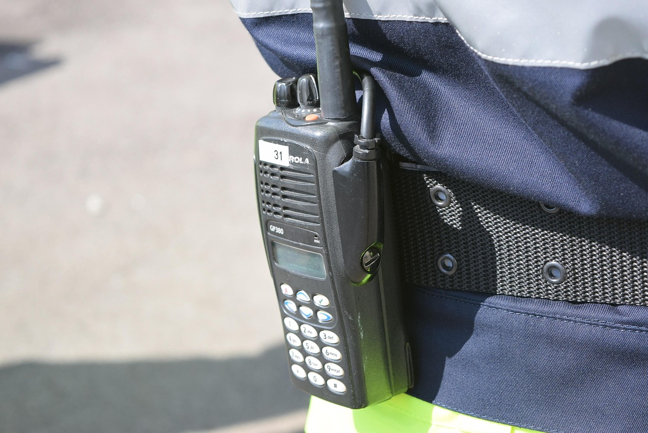 Emergency Radios Compared: Weather Alert, AM/FM, Two-Way, and Ham, and Which You Actually Need